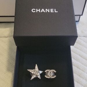 CHANEL Silver Crystal Embellished Hair Clips (2022)